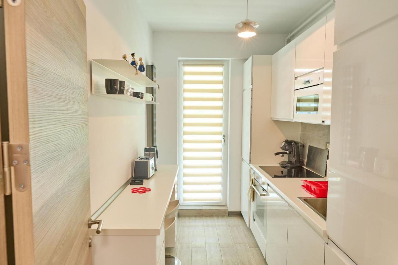 Crazy Sea View 1br Pools Apartament Mamaia