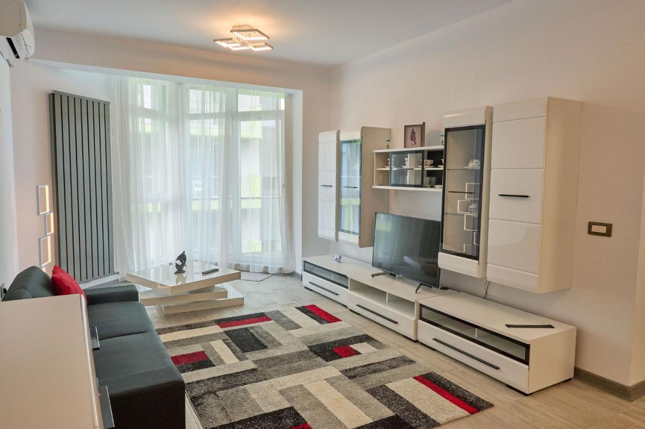 Crazy Sea View 1br Pools Mamaia