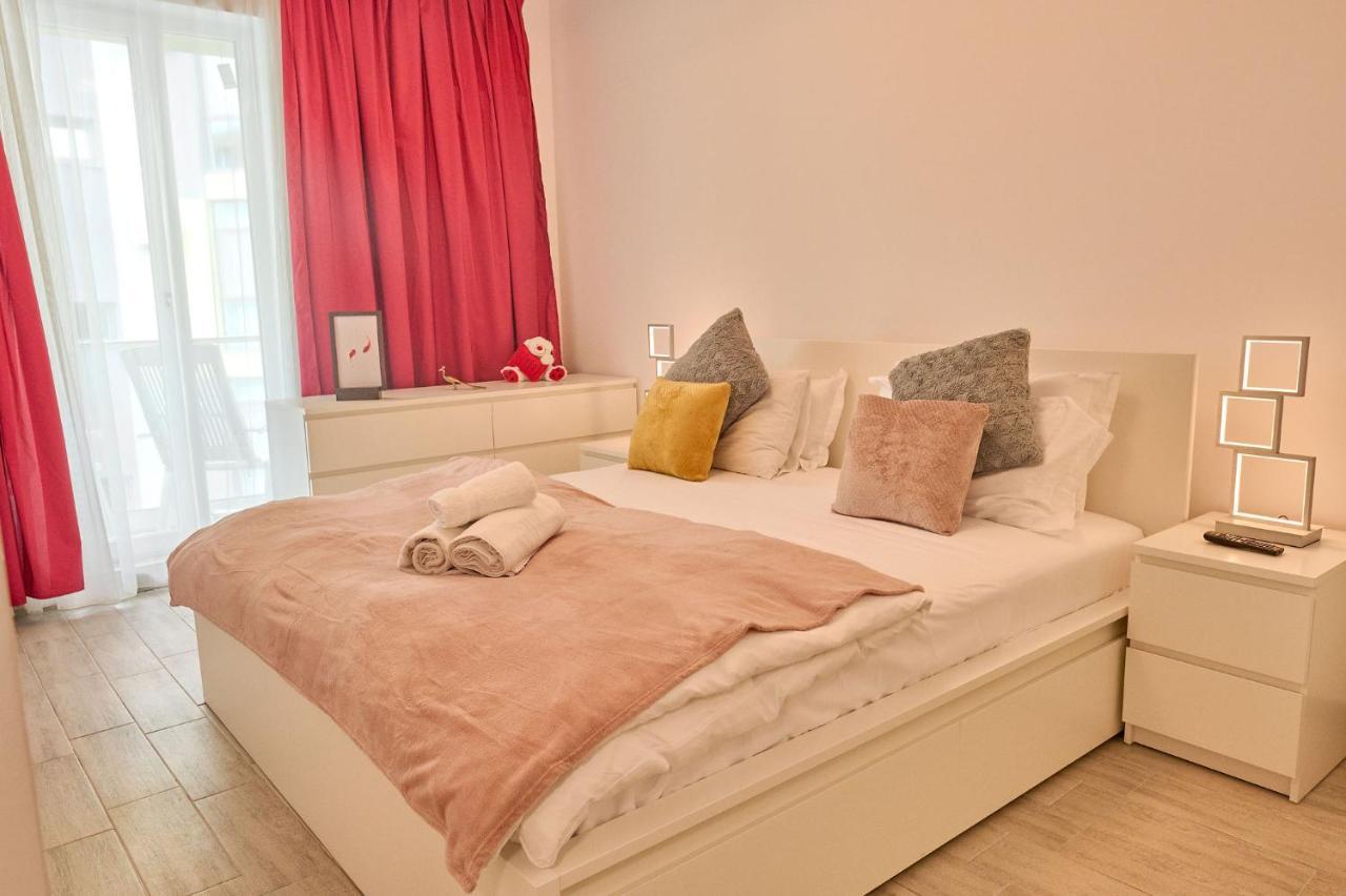 Crazy Sea View 1br Pools Apartment Mamaia